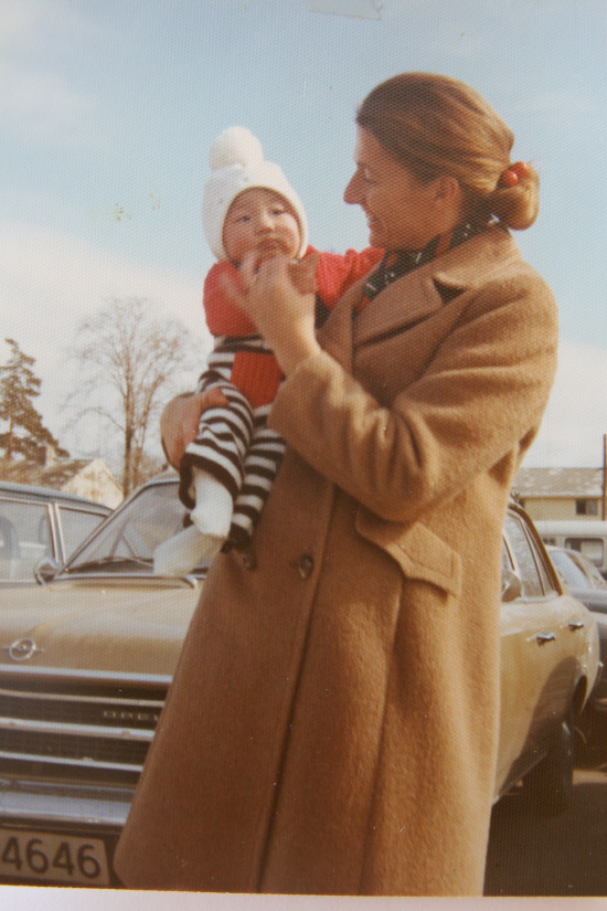 오슬로 공항에서 픽업당시, 엄마와, 1974